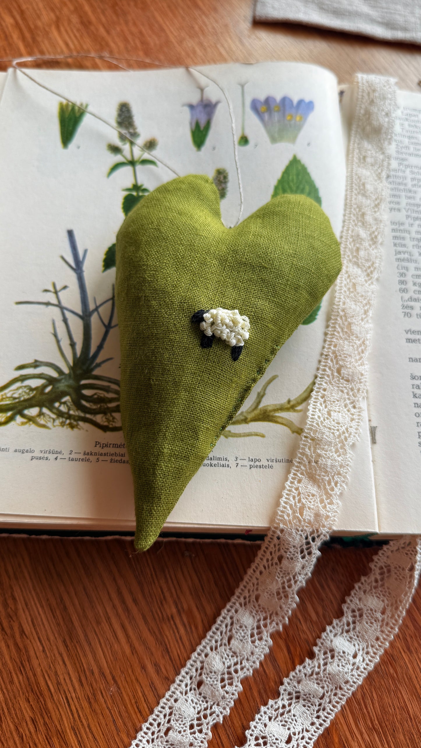 Širdelė "Viena pievoje”