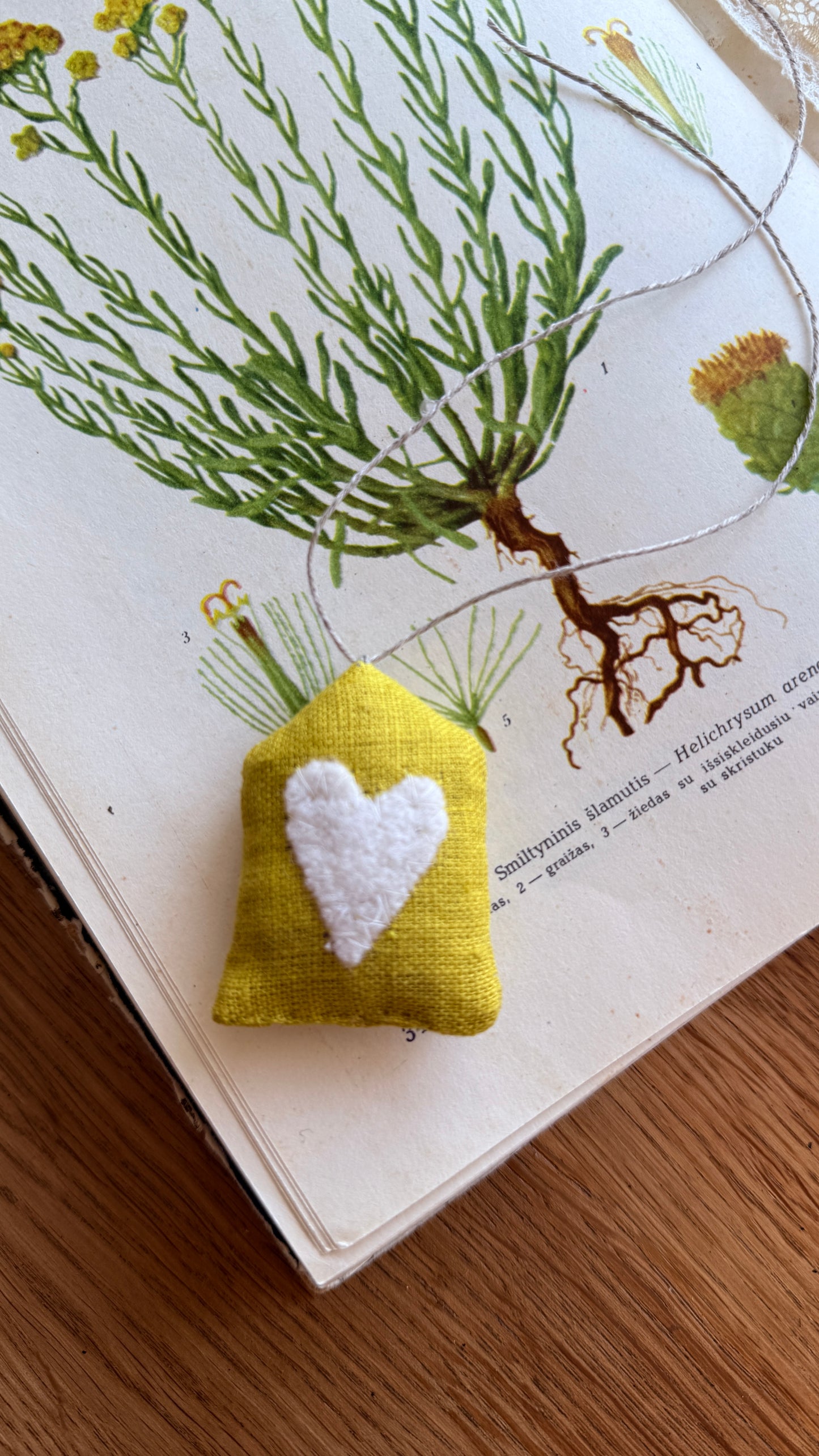 Mini pagalvėlė "Žydi tavo namai"