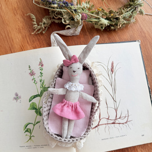 Mažas lopšiukas su kiškute