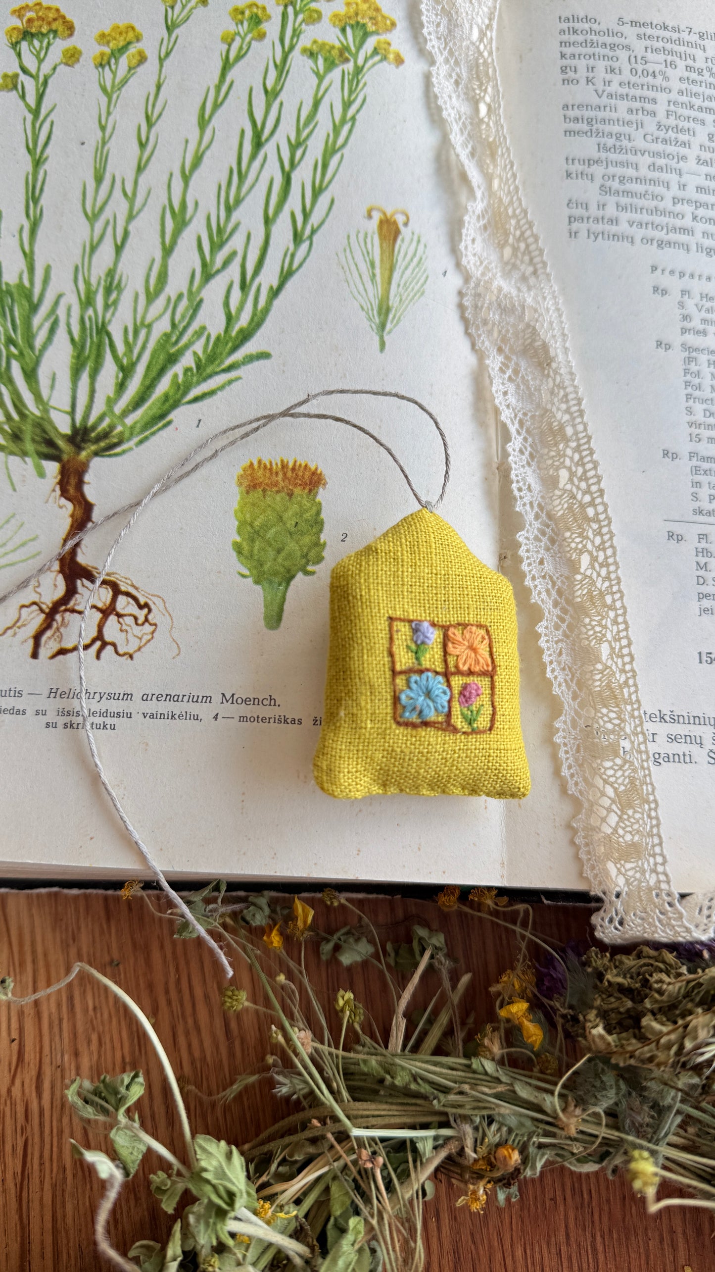 Mini pagalvėlė "Žydi tavo namai"